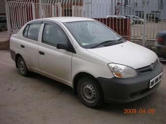 2003 Toyota Platz Pictures