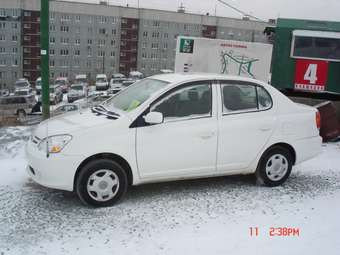 2003 Toyota Platz Pics