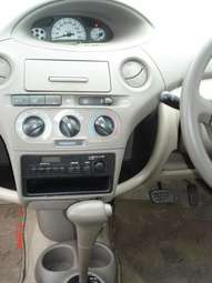 2003 Toyota Platz Pictures