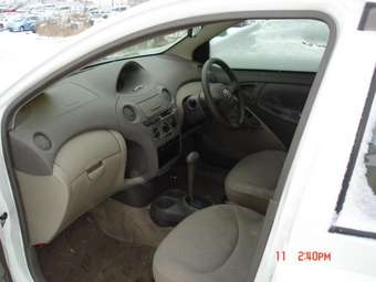 2003 Toyota Platz Photos
