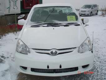 2003 Toyota Platz Photos