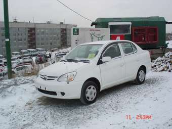 2003 Toyota Platz Photos