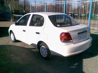 2003 Toyota Platz Wallpapers