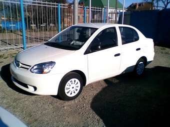 2003 Toyota Platz Images