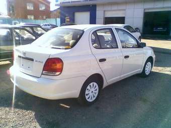 2003 Toyota Platz Pictures