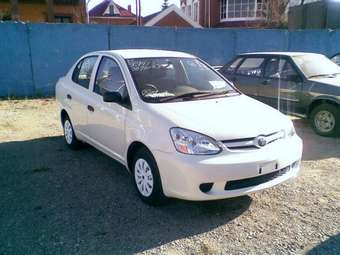 2003 Toyota Platz Pics