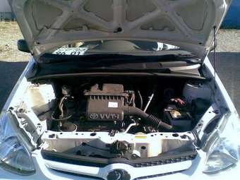 2003 Toyota Platz Pictures