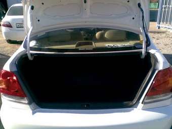 2003 Toyota Platz Pictures