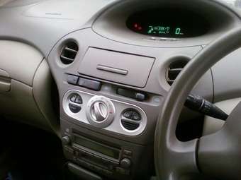 2003 Toyota Platz Pictures
