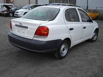 2003 Toyota Platz Images