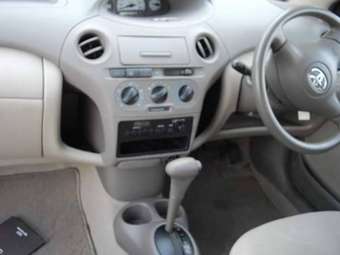 2003 Toyota Platz Pictures