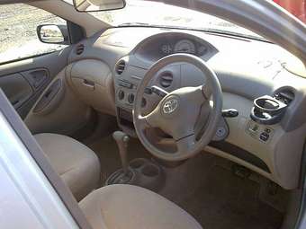 2003 Toyota Platz Photos