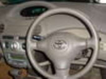 2003 Toyota Platz Images