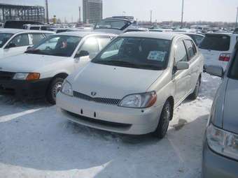 2003 Toyota Platz Pics