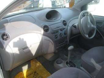 2003 Toyota Platz Pictures