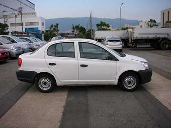 2003 Toyota Platz Photos