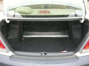 2003 Toyota Platz Pictures