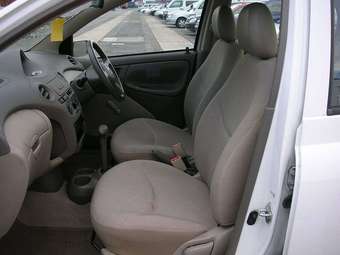 2003 Toyota Platz Photos