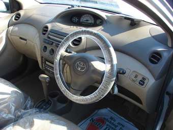 2003 Toyota Platz Images