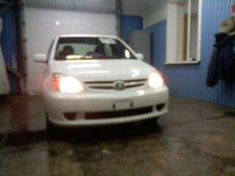2003 Toyota Platz Photos