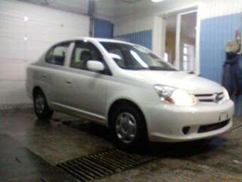 2003 Toyota Platz Pictures