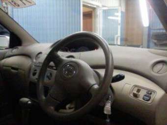 2003 Toyota Platz Photos
