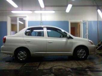 2003 Toyota Platz Images