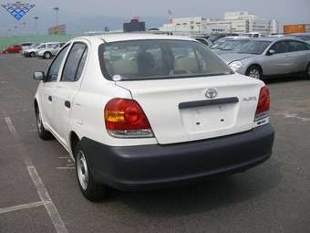 2003 Toyota Platz Photos