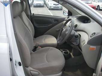 2003 Toyota Platz Images