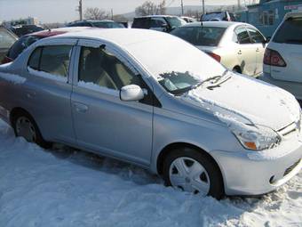 2003 Toyota Platz Pictures