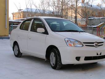 2003 Toyota Platz Pictures