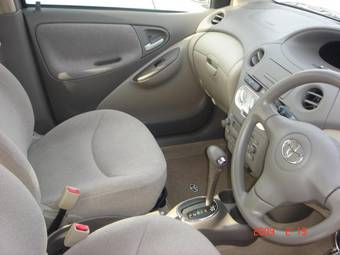 2003 Toyota Platz Photos