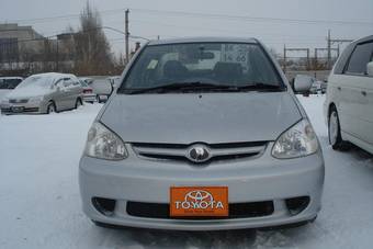 2003 Toyota Platz Pictures