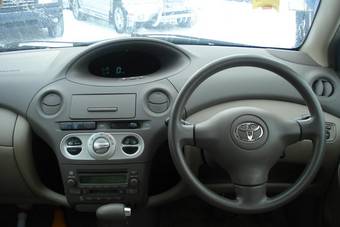 2003 Toyota Platz Images