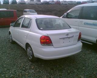 2003 Toyota Platz Pictures