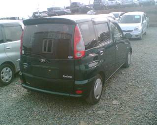 2003 Toyota Platz Pictures
