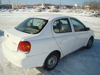 2003 Toyota Platz Pictures