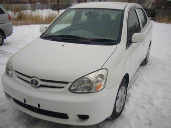 2003 Toyota Platz Pictures
