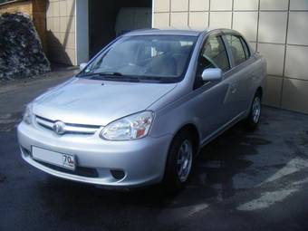 2003 Toyota Platz Pictures