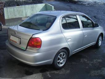 2003 Toyota Platz Pictures