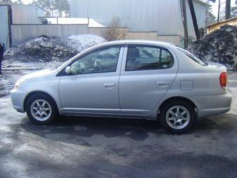2003 Toyota Platz Pictures