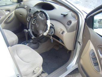 2003 Toyota Platz Photos