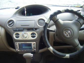2003 Toyota Platz Pictures