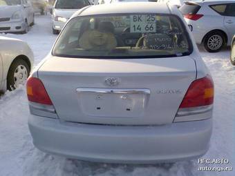 2003 Toyota Platz Photos
