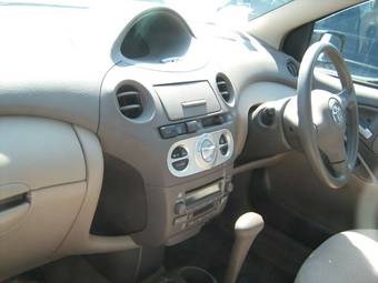 2003 Toyota Platz Photos