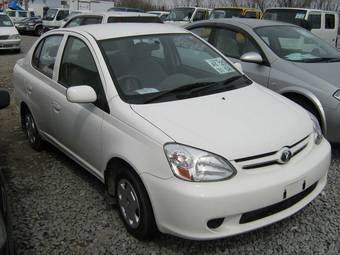 2003 Toyota Platz Photos