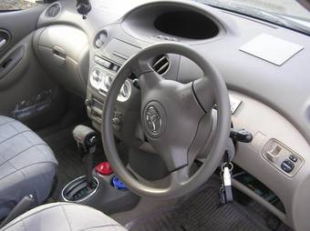 2003 Toyota Platz Photos