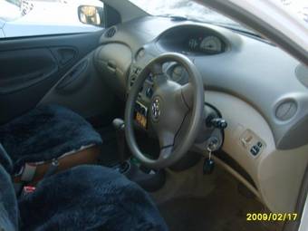 2003 Toyota Platz Photos