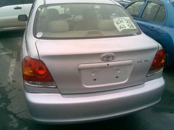 2003 Toyota Platz Photos