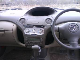 2003 Toyota Platz Photos